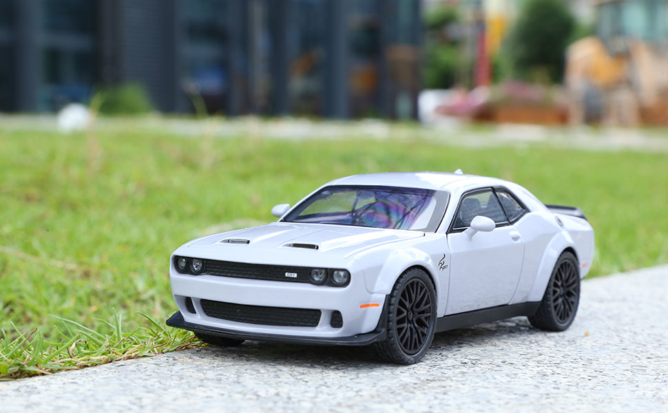 Dodge Challenger Hellcat Diecast 1:32 Model